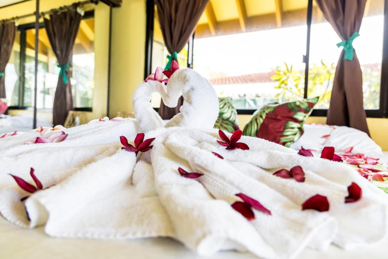 Fare Manava Villa โบราโบรา ภายนอก รูปภาพ